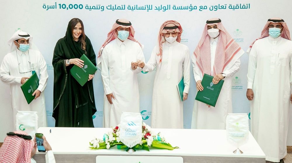 نعمل مع شركائنا على تمليك سنويًا: 1000 وحدة سكنية و1000 سيارة للمستفيدين في المملكة العربية السعودية لتوفير مساكن ملائمة ووسائل تنقل للأسر الأشد حاجة.